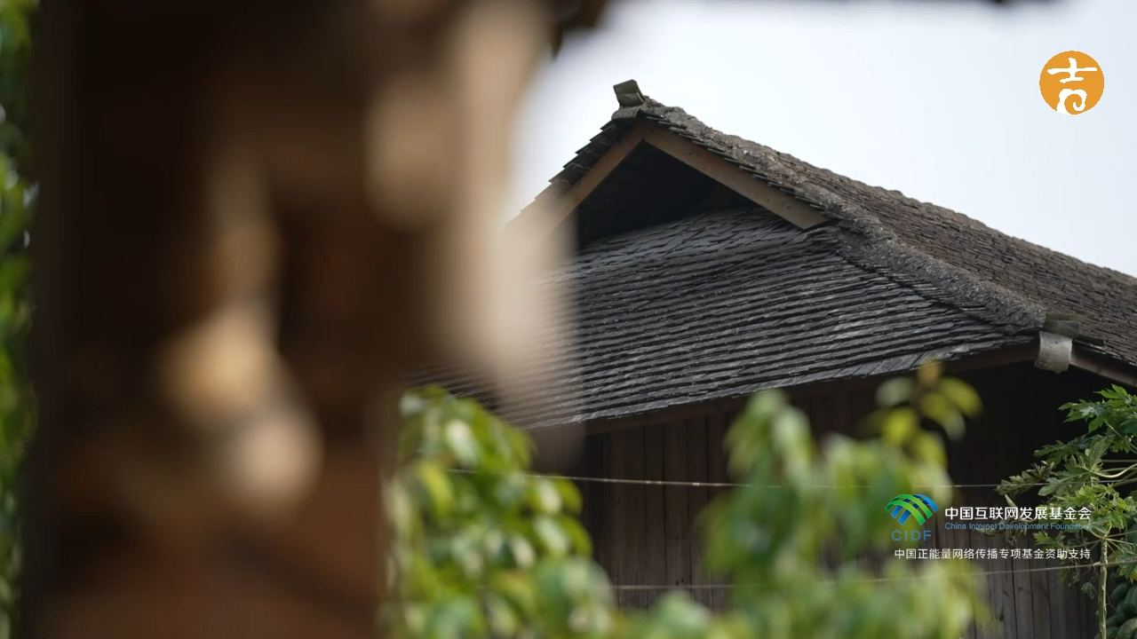 Playing gyro at Old Dabao