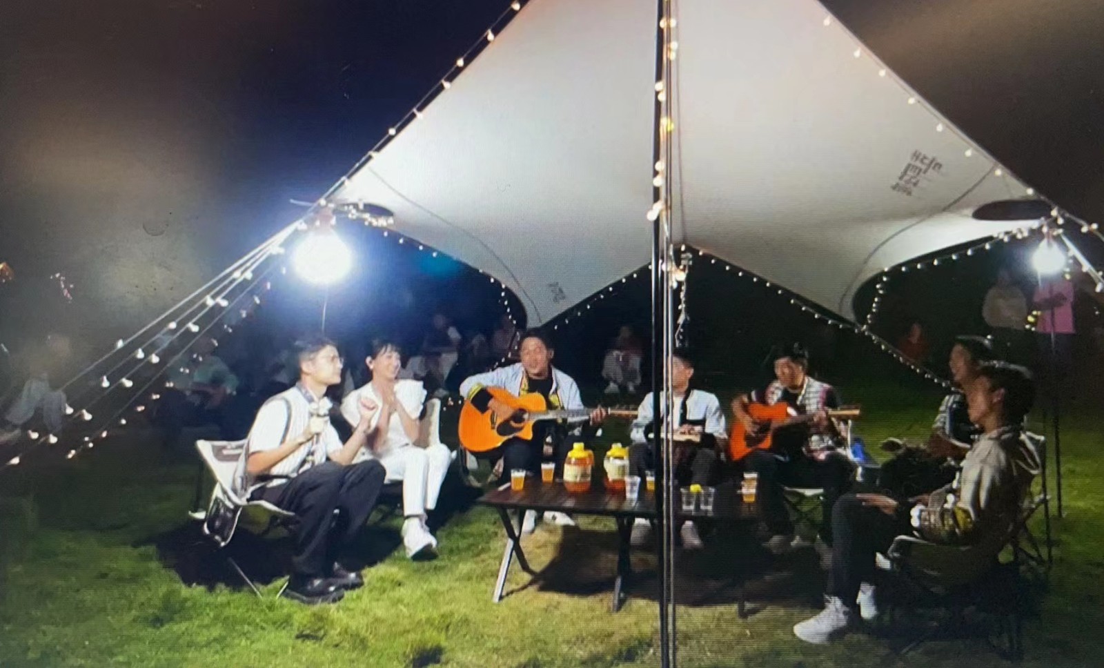 သွားကြည့်လိုက်ပါ၊ပျော်စရာကောင်းတယ်။